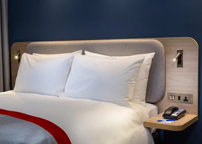 Holiday Inn Express - London Heathrow T4 By Ihg