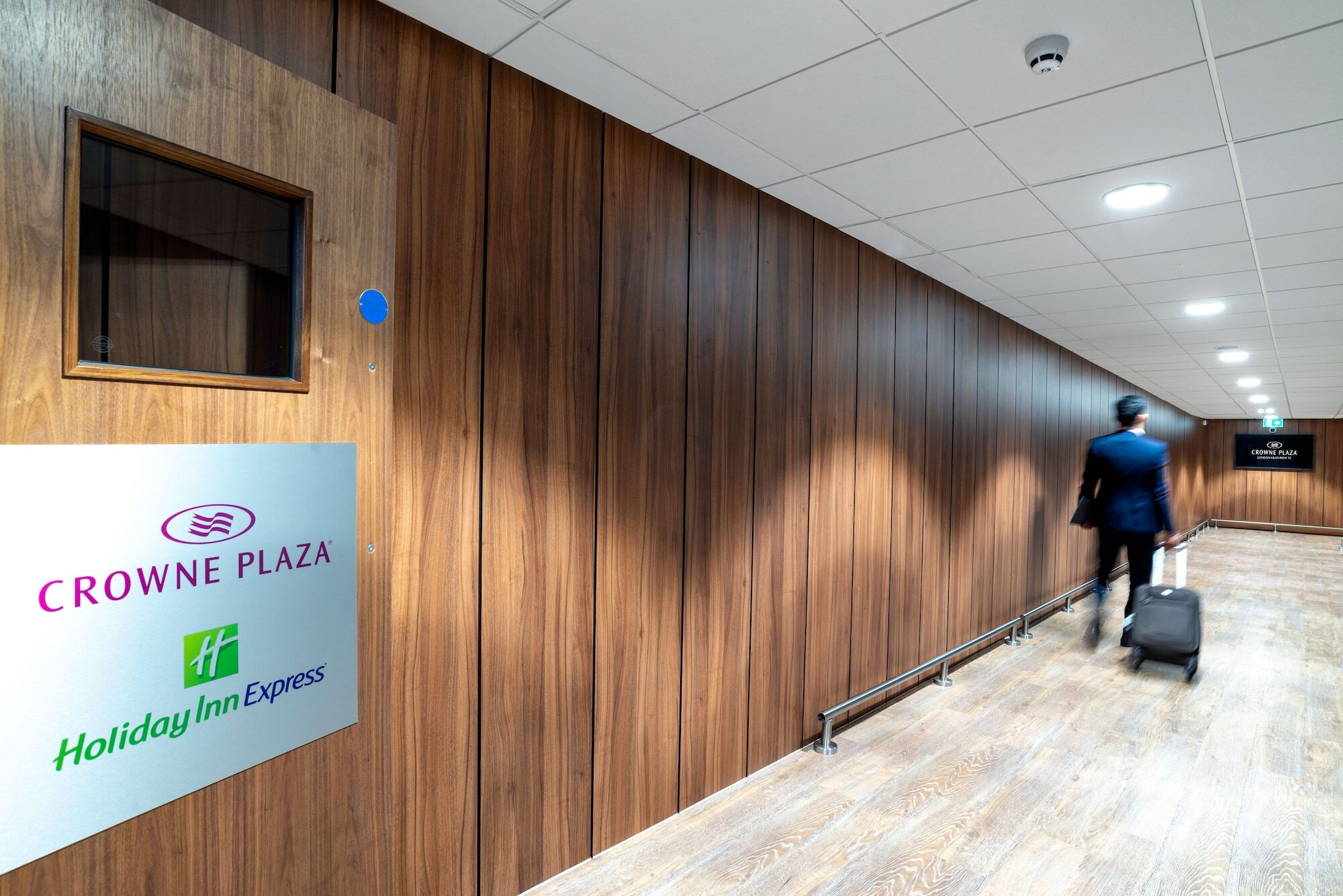 Express - London Heathrow T4 By Ihg Отель 4*